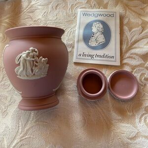 Wedgwood COLLECTORS Blush Vase with Ivory Detailing & Miniature Round Box